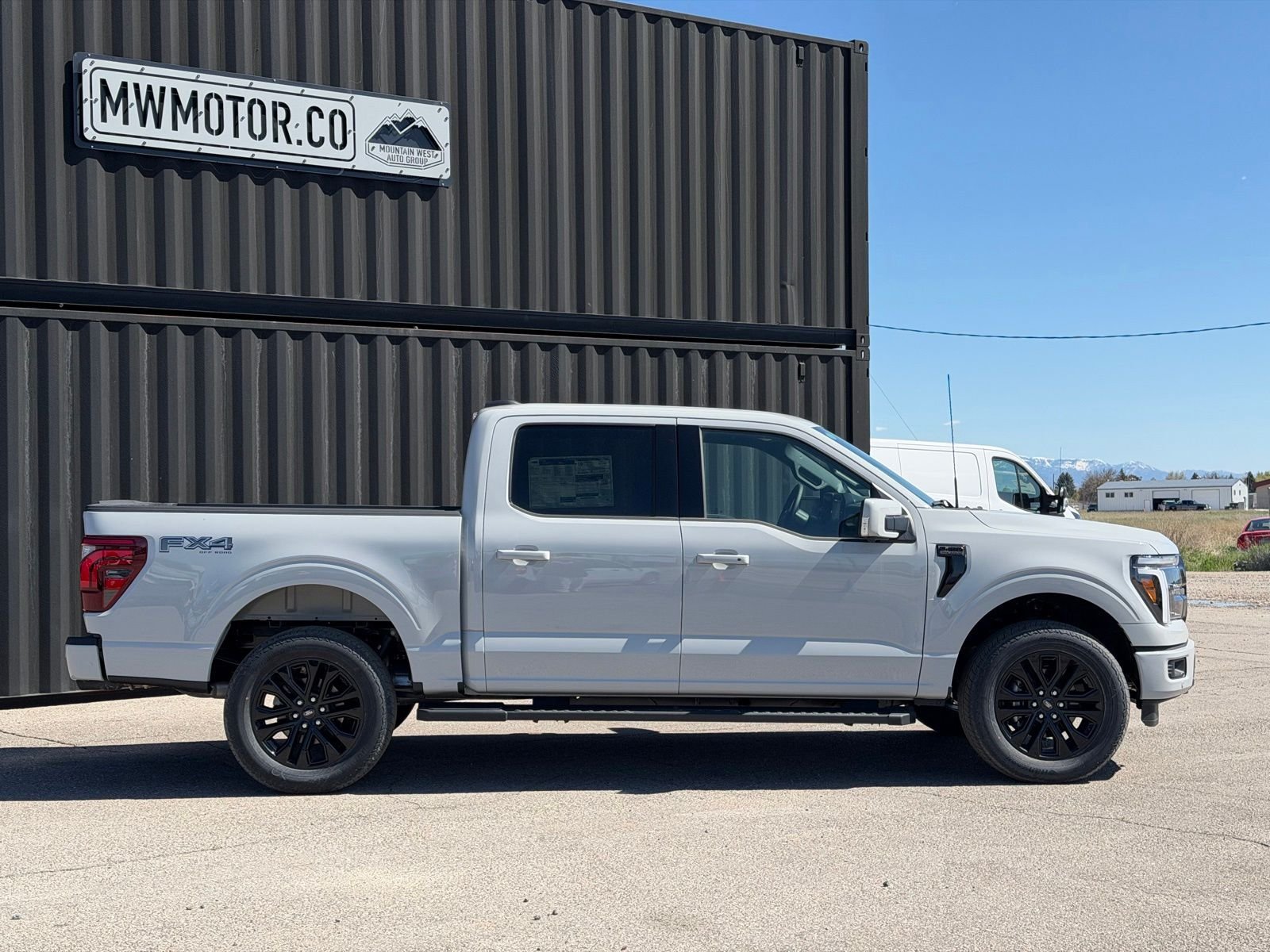 View vehicle photo 6