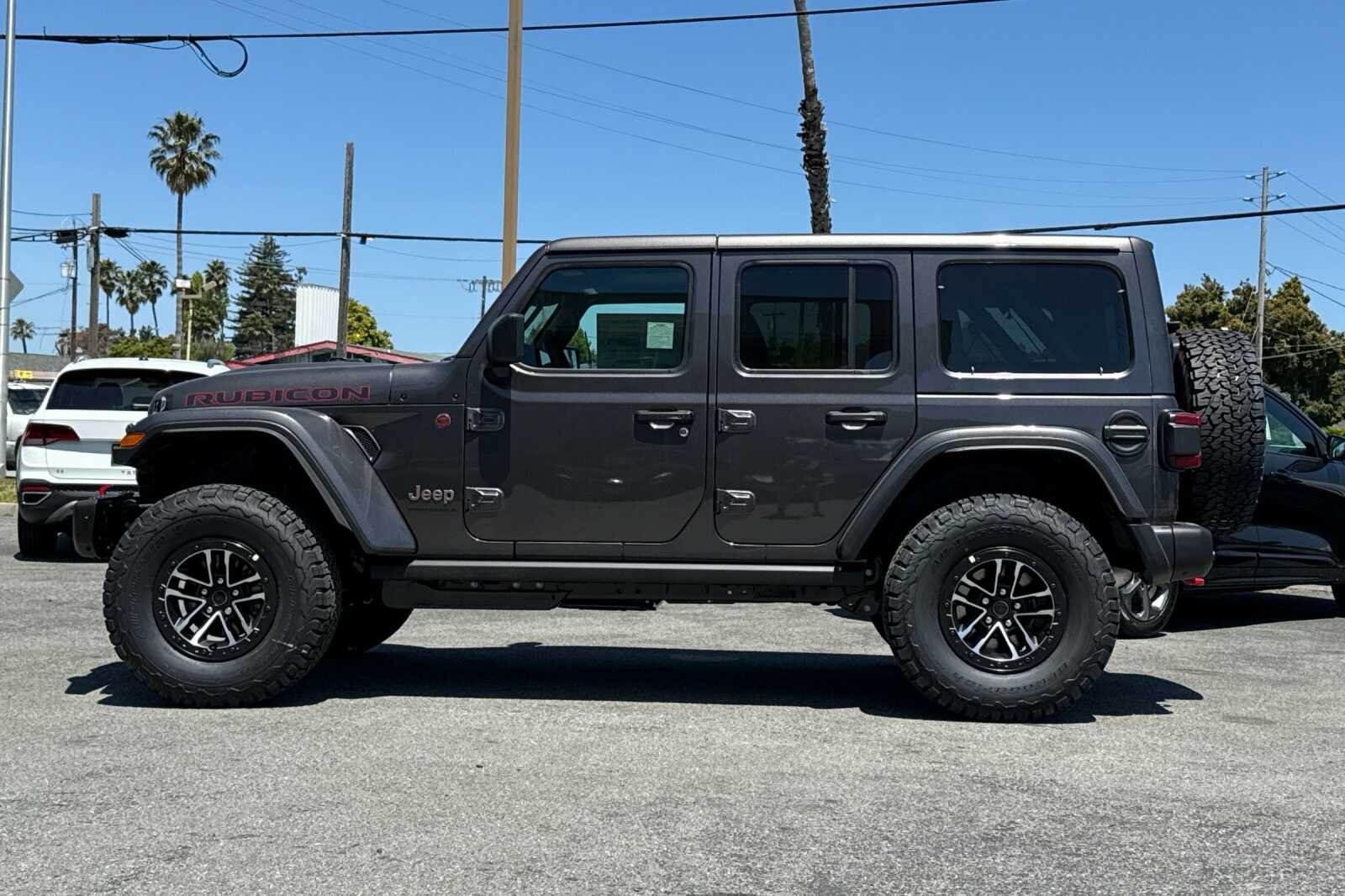 New 2026 Granite Crystal Metallic Clear-Coat Exterior Paint Jeep Rubicon image 7