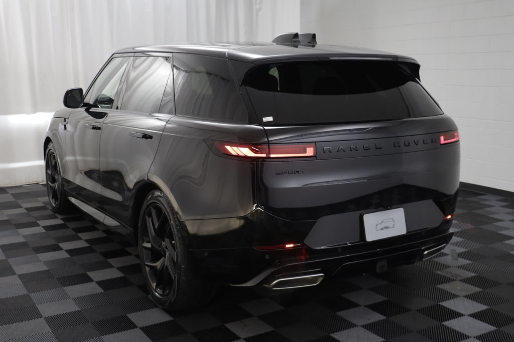 New 2026 Santorini Black LAND ROVER Dynamic SE image 16