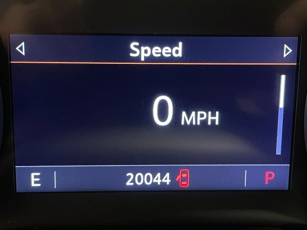 Used 2023 Red Buick Select image 6