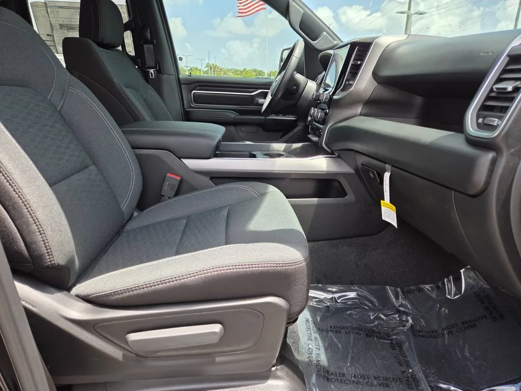 New 2026 Diamond Black Crystal Pearl-Coat Exterior Paint RAM Big Horn image 15