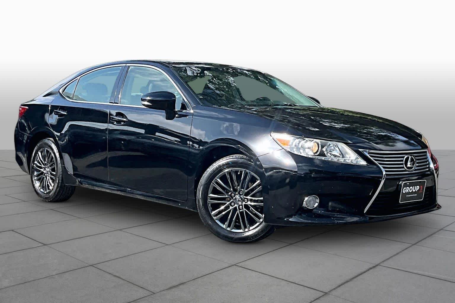 Used 2015 Obsidian Lexus  image 3