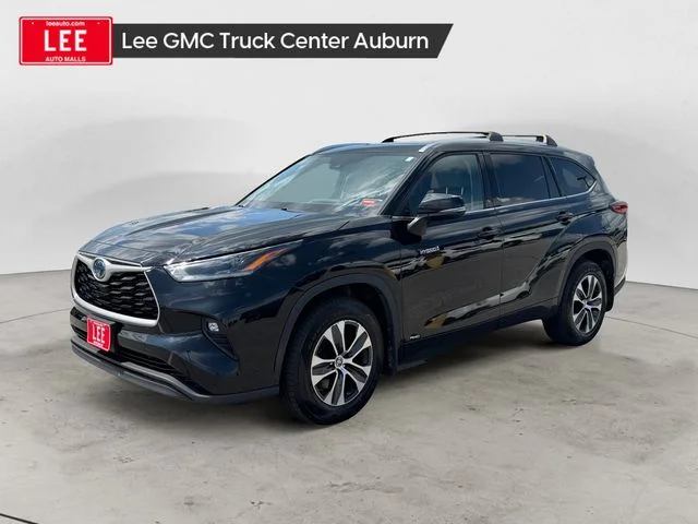 Used 2021 Black Toyota XLE image 1