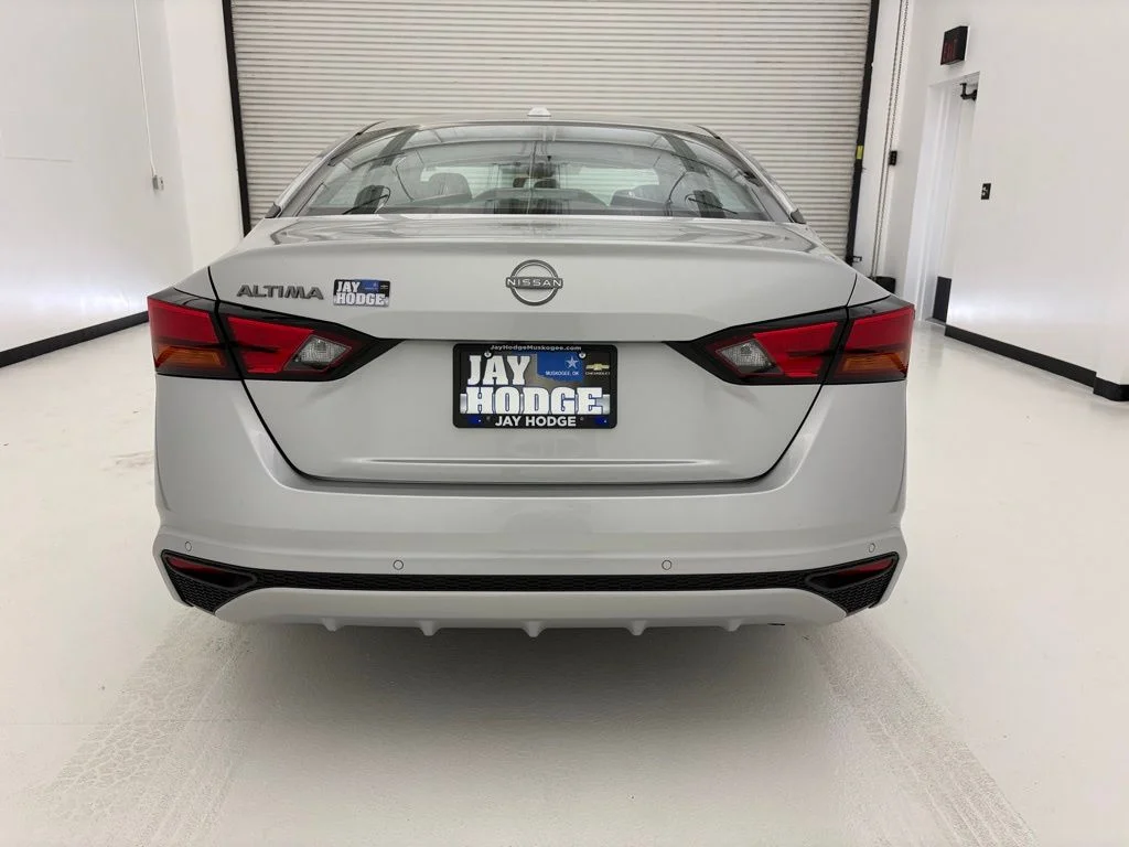 Used 2025 Silver Nissan 2.5 SV image 16