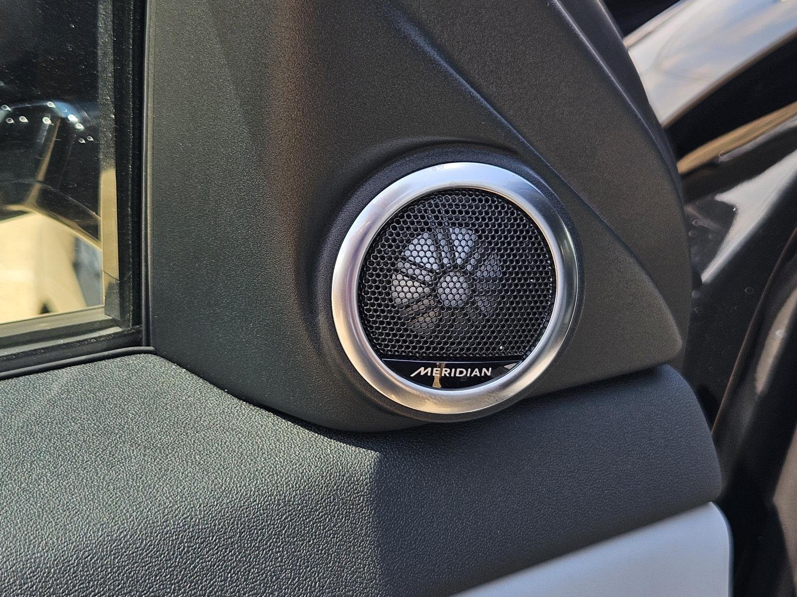 New 2026 Santorini Black Land Rover Dynamic SE image 23
