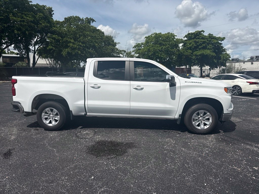 Used 2025 White Chevrolet LT image 4