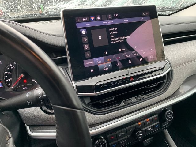 Used 2022 Black Jeep Latitude Lux image 23