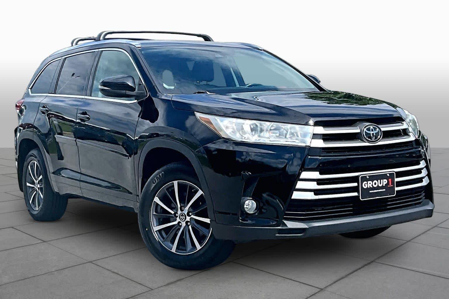 Used 2018 Midnight Black Metallic Toyota XLE image 3