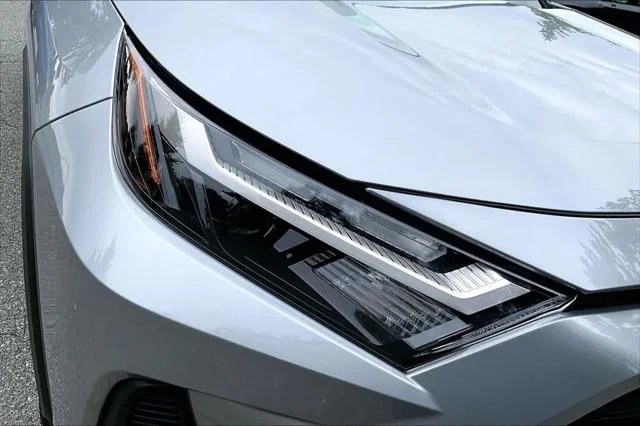 Certified Used 2025 SILVER SKY METALLIC Toyota  image 28