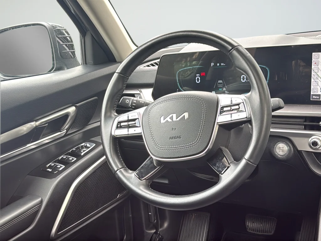 Certified Used 2025 Gray Kia S image 35