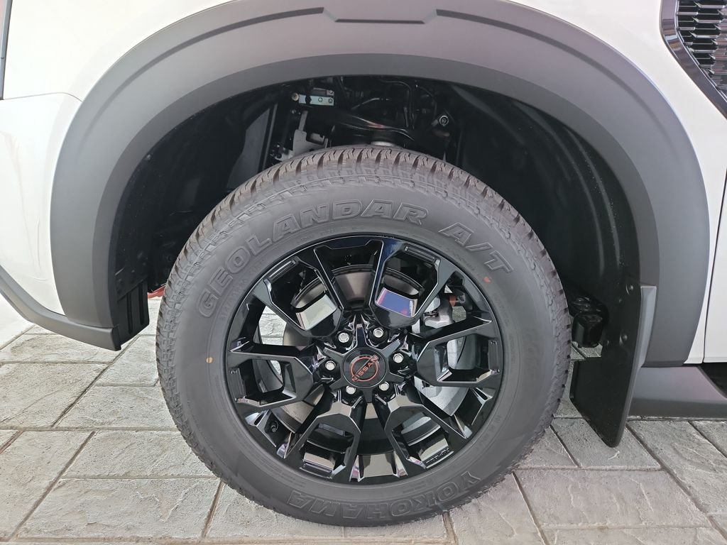 New 2026 Aspen White TriCoat / Super Black Two-tone Nissan PRO-4X image 24