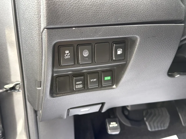 Used 2020 Gray Nissan S image 27