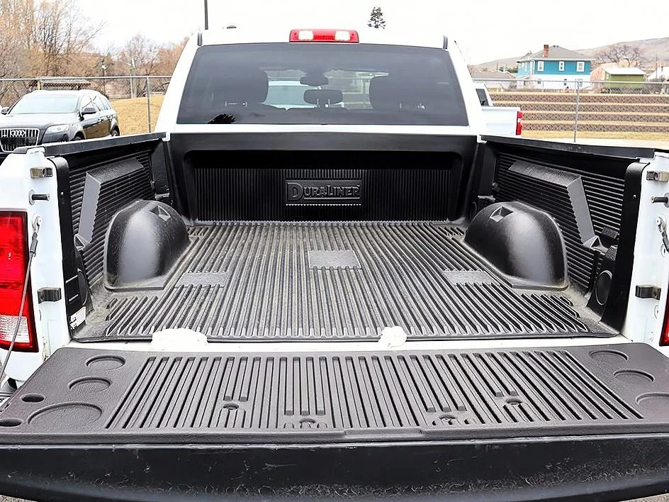 Used 2022 Bright White Ram SLT image 9