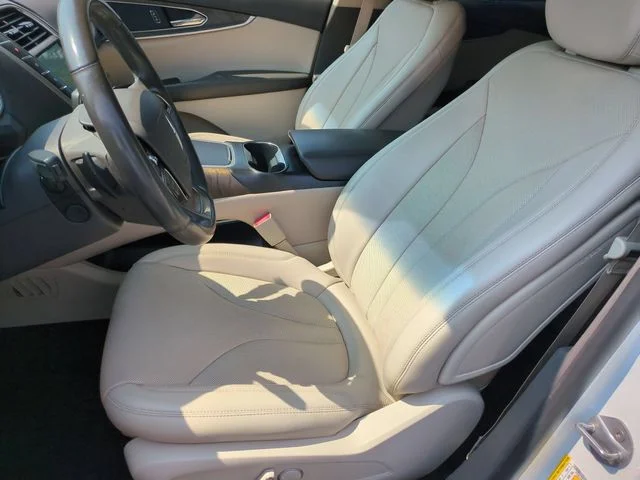 Used 2020 White Lincoln Reserve image 15