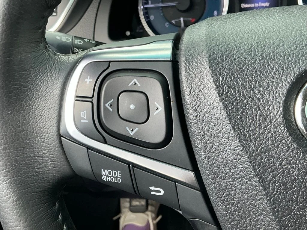 Used 2017 Silver Toyota XLE image 40