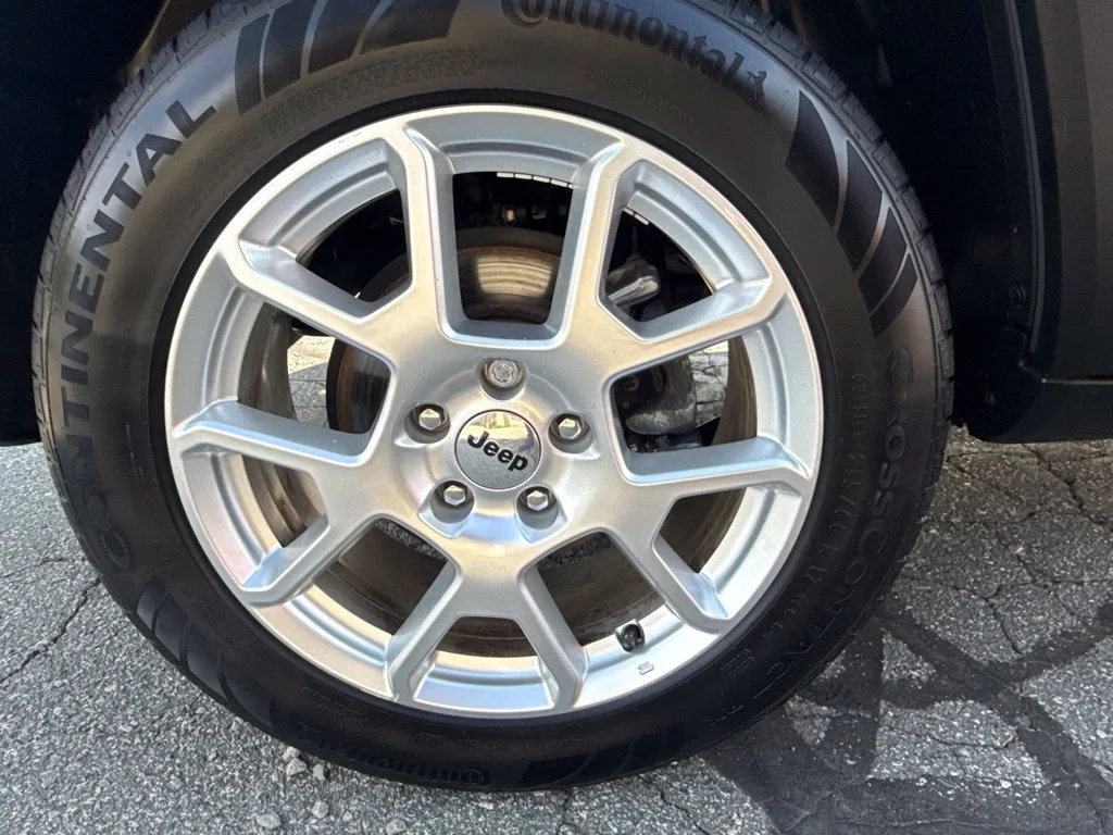 Used 2022 Black Jeep Latitude image 15