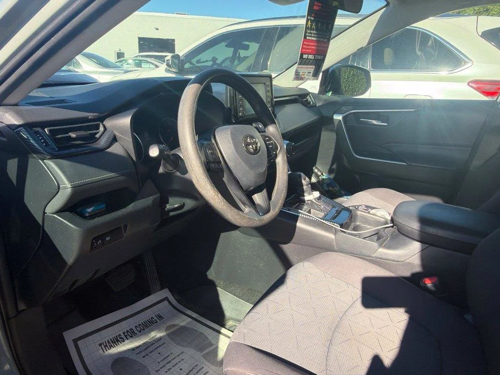 Used 2020 Lunar Toyota XLE image 5