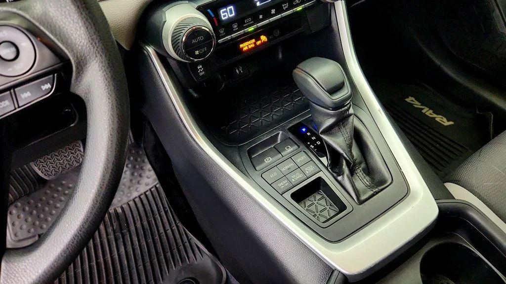 Used 2019 Midnight Black Metallic Toyota XLE AWD image 17