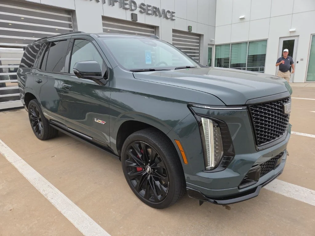 Used 2025 Green Cadillac V-Series image 4