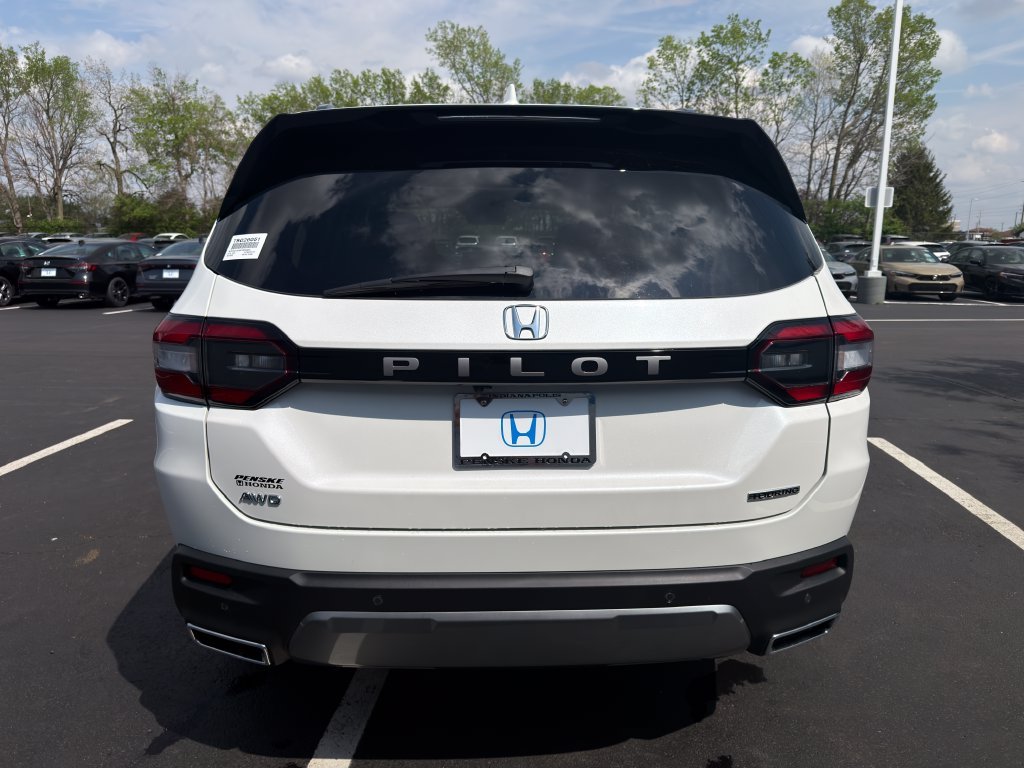 New 2026 Platinum White Pearl Honda Touring image 4