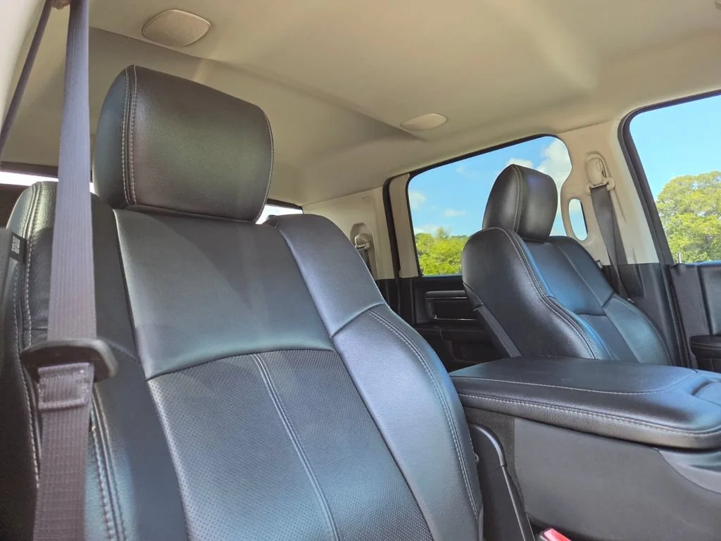 Used 2018 Brilliant Black Crystal Pearlcoat Ram Laramie image 16