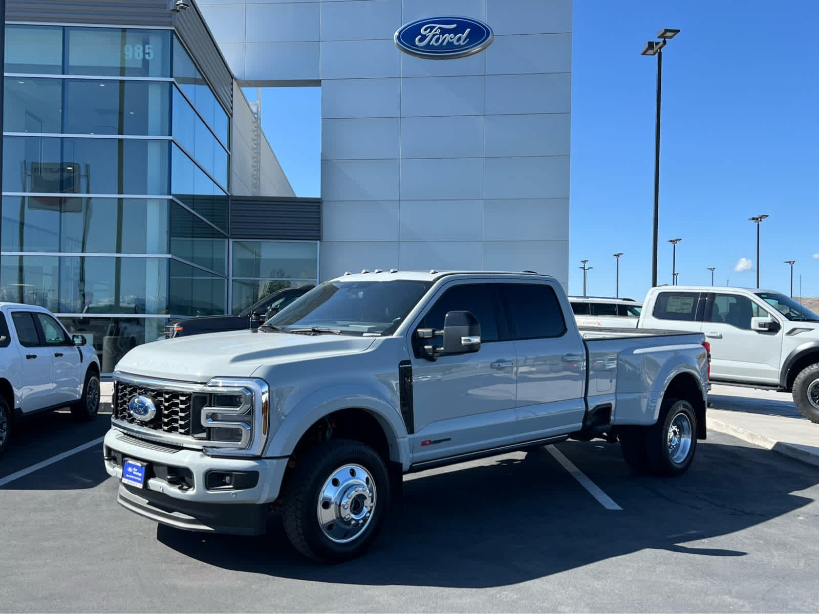 2025 Ford F-450 Super Duty Platinum