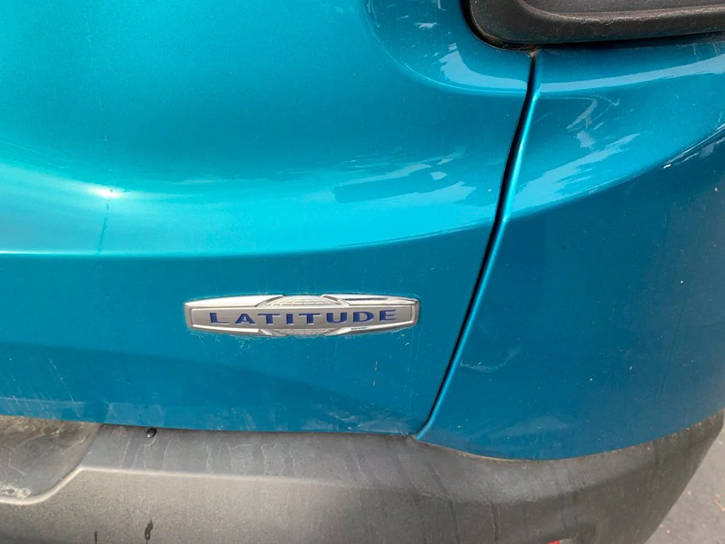 Used 2022 Bikini Metallic Clearcoat Jeep Latitude image 9