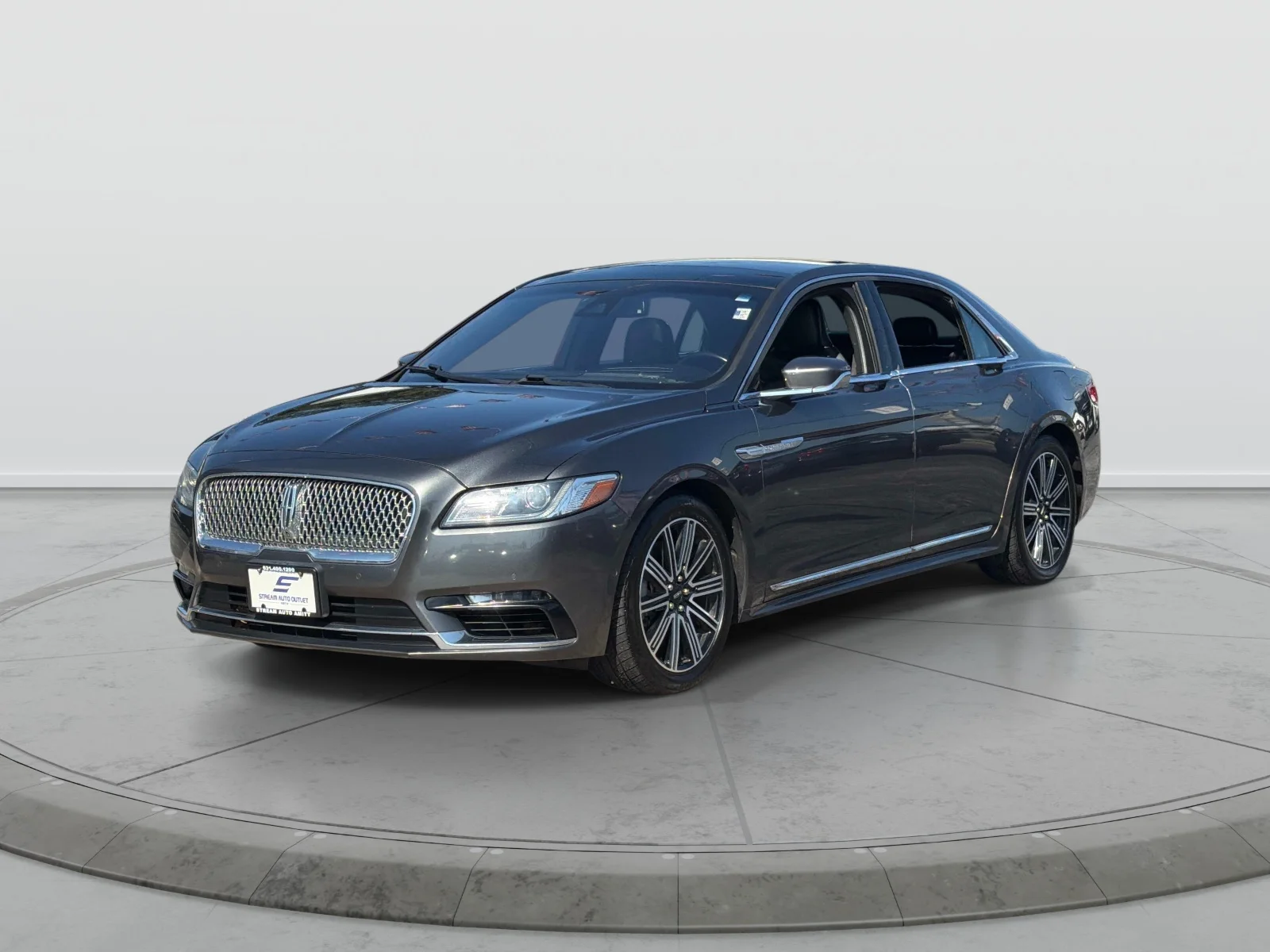 Used 2018 Gray Lincoln Reserve image 3