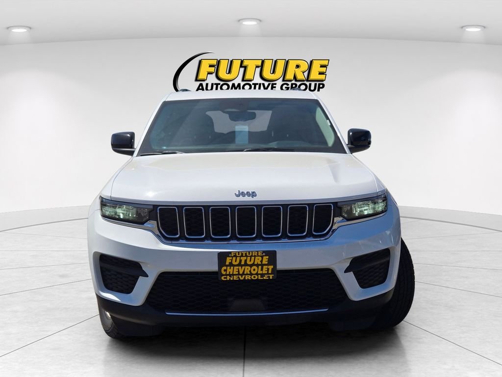 Used 2023 White Jeep Laredo image 2