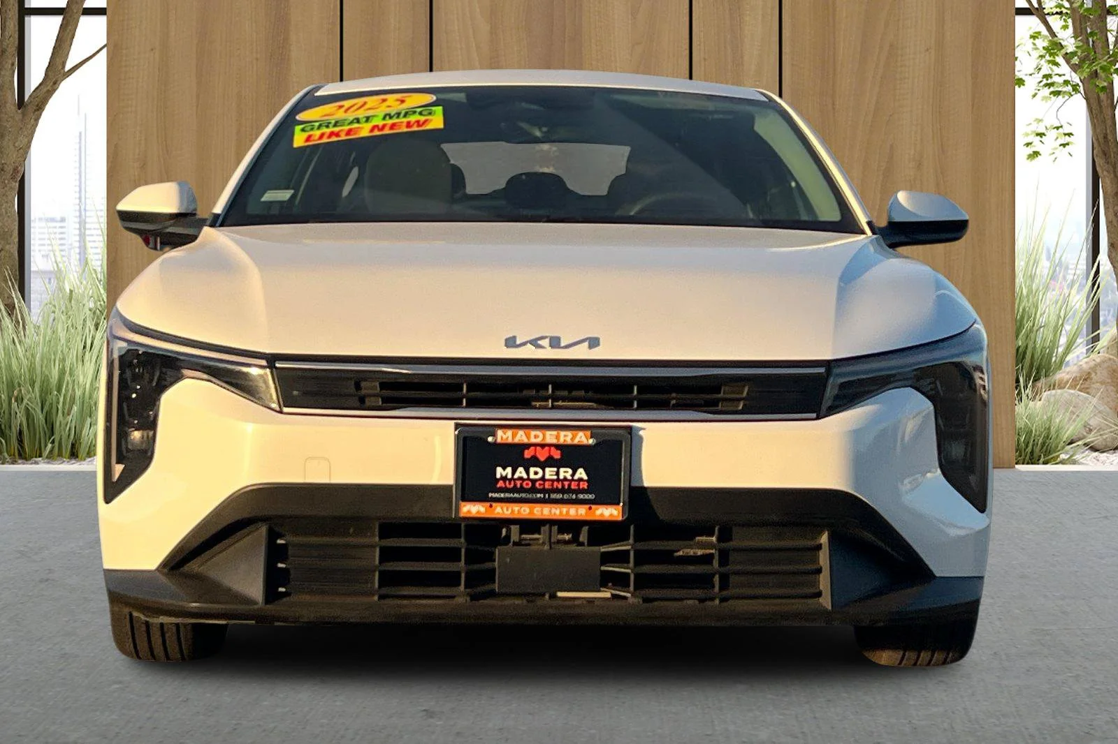 Used 2025 White Kia LXS image 9