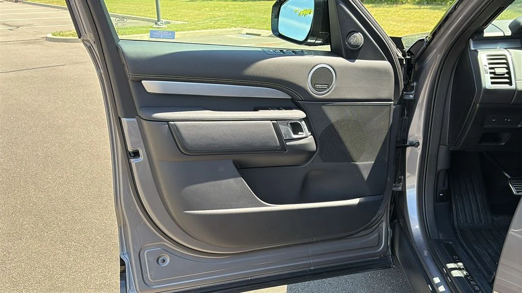 Certified Used 2025 Gray Land Rover Dynamic SE image 8