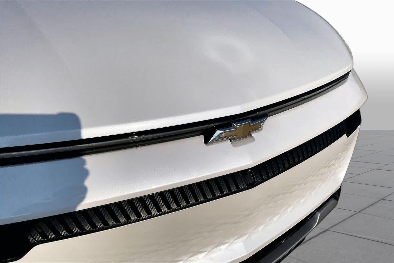 Used 2024 Iridescent Pearl Tricoat Chevrolet LT image 28