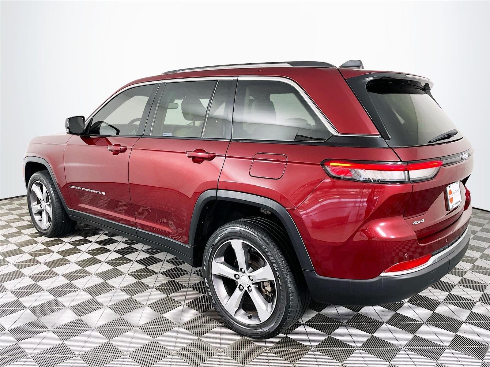 Used 2022 Velvet Red Pearlcoat Jeep Limited image 6