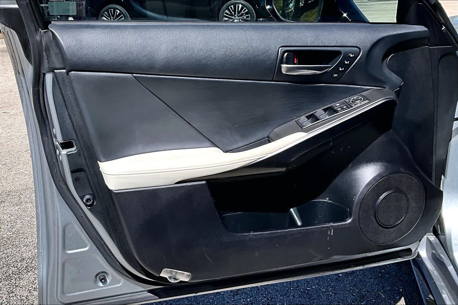 2023 Lexus IS 350 F SPORT - Photo 26