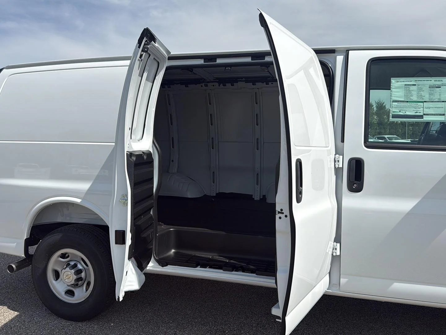 2026 Chevrolet Express Cargo Work Van - Photo 10