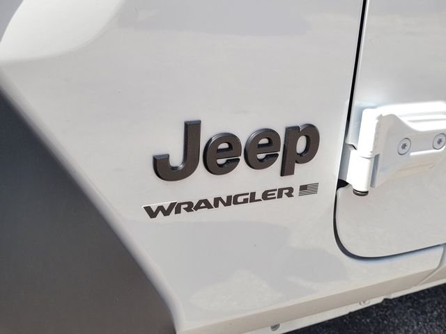 New 2025 Bright White Clear-Coat Exterior Paint Jeep Sport S image 9