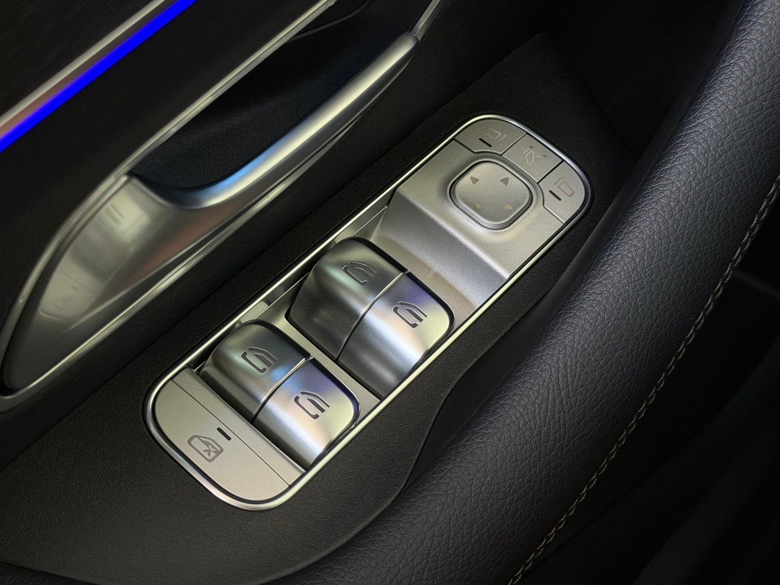 Certified Used 2025 Black Mercedes-Benz GLE 450 image 24