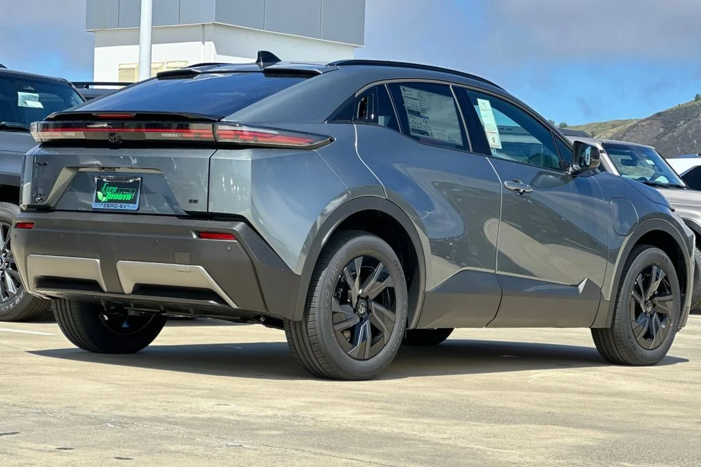 New 2026 Overcast Toyota  SE image 4