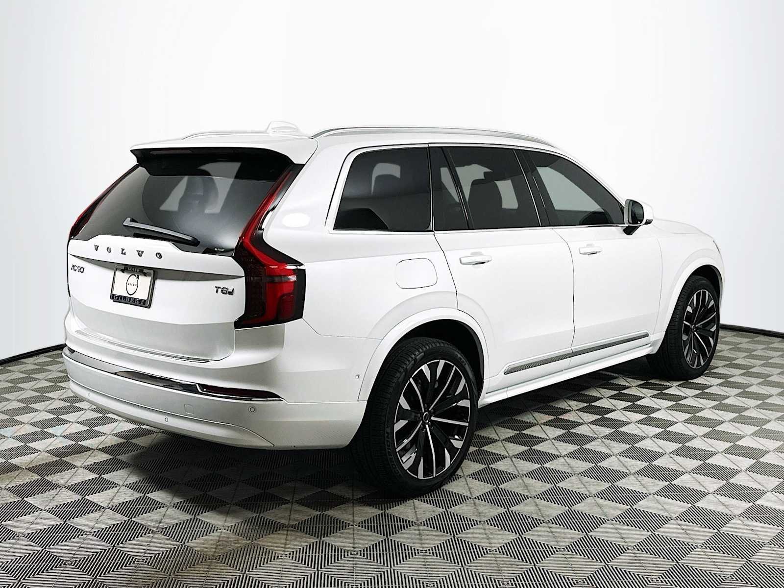 Certified Used 2025 Crystal White Volvo Plus image 7
