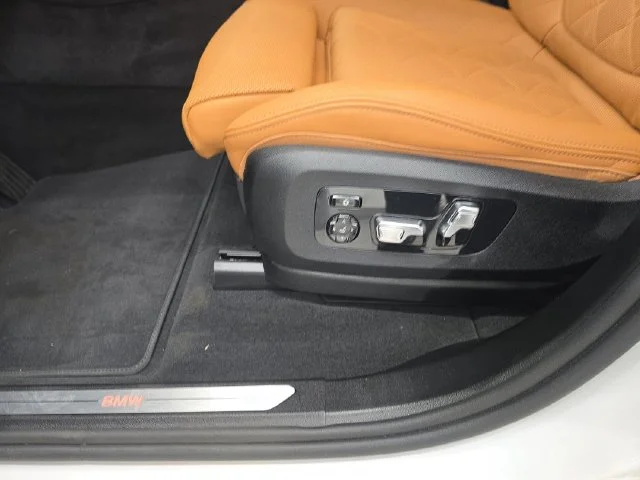 Used 2025 Alpine White BMW xDrive40i image 42