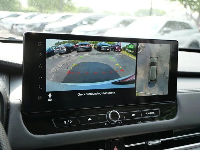 Certified Used 2025 White Diamond Mitsubishi SE image 27