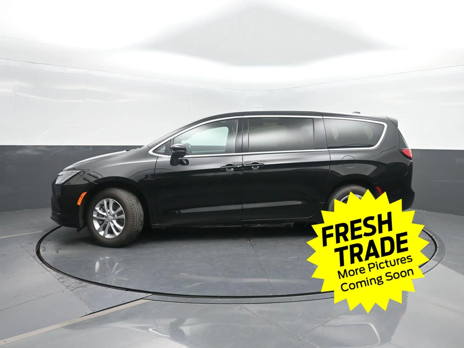 2027 Chrysler Pacifica Select