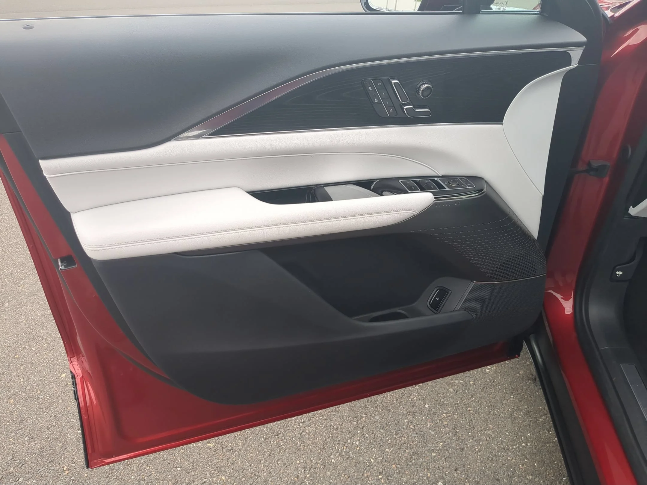 2024 Cadillac LYRIQ Luxury 1 - Photo 21