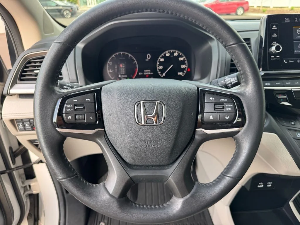 Used 2025 White Honda EX-L image 24