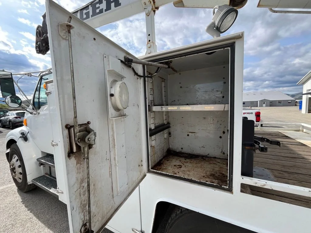 Used 2005 White Sterling ACTERRA image 23
