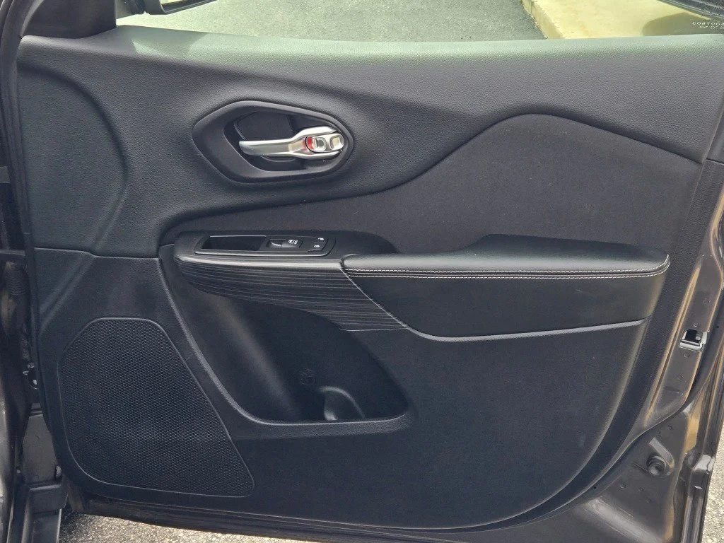Used 2014 Gray Jeep Latitude image 4