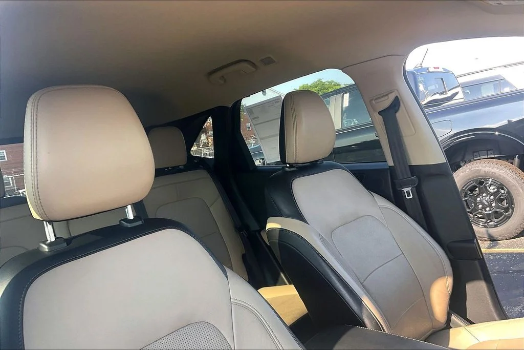 Used 2020 Blue Ford Titanium image 21