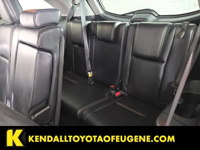 Used 2019 Silver Toyota XLE image 28