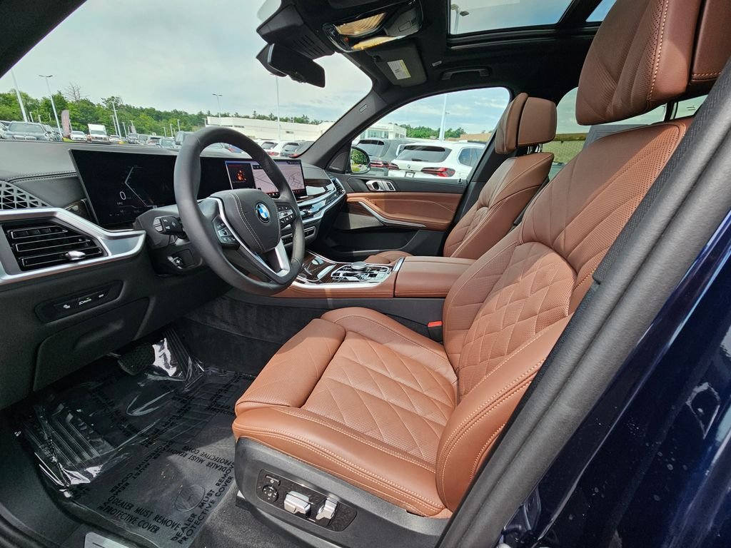 Used 2026 Tanzanite Blue II Metallic BMW xDrive40i image 14