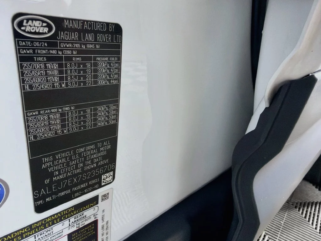 Used 2025 Fuji White Land Rover S image 30